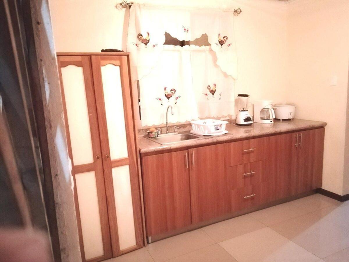 Aptos Casa Caribe, Habitaciones Privadas En Aptos Compartidos & Aptos Completos Con Auto Entrada Puerto Limon Ngoại thất bức ảnh