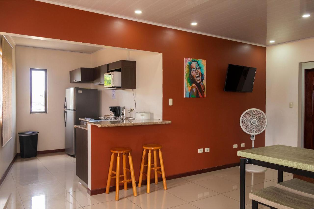 Aptos Casa Caribe, Habitaciones Privadas En Aptos Compartidos & Aptos Completos Con Auto Entrada Puerto Limon Ngoại thất bức ảnh