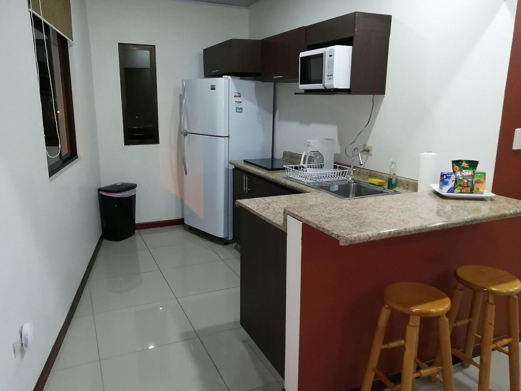 Aptos Casa Caribe, Habitaciones Privadas En Aptos Compartidos & Aptos Completos Con Auto Entrada Puerto Limon Ngoại thất bức ảnh