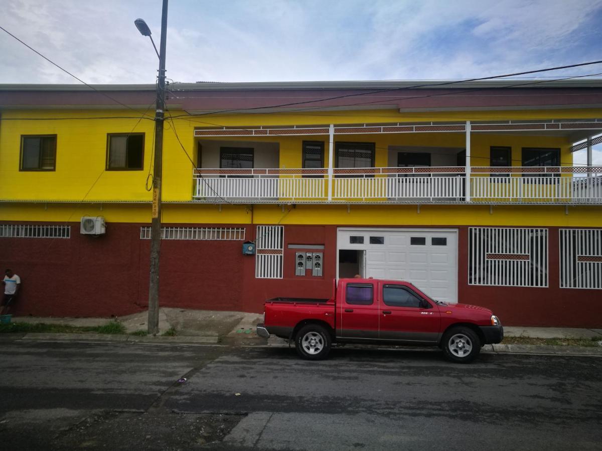 Aptos Casa Caribe, Habitaciones Privadas En Aptos Compartidos & Aptos Completos Con Auto Entrada Puerto Limon Ngoại thất bức ảnh